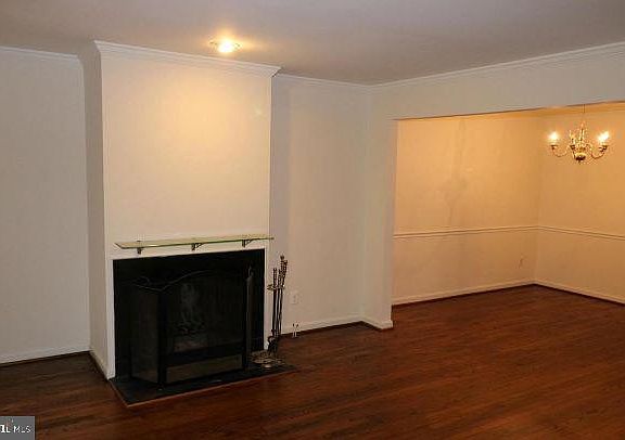 3rd image of 425 Old Town Ct