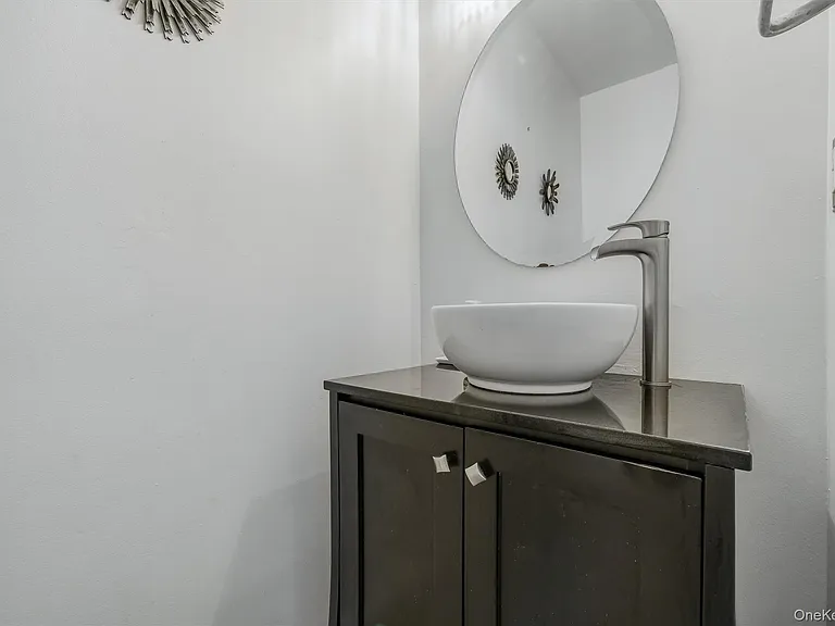 35 Helene Rd — Photo 11
