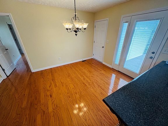 5th image of 403 S Tarver Ave
