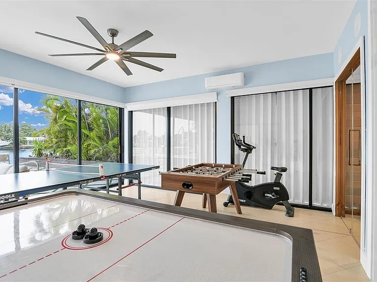 319 S Riverside Dr — Photo 65