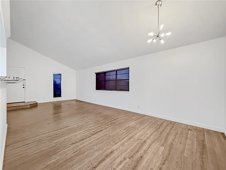 302 Easy St #B — Photo 8