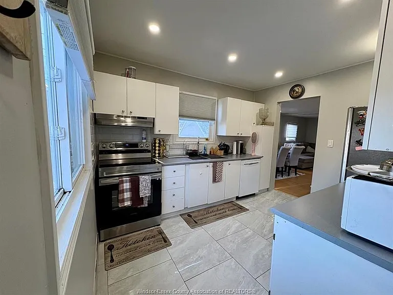 1364 McKay Ave — Photo 11