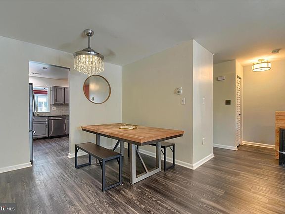 5th image of 702 Showers St