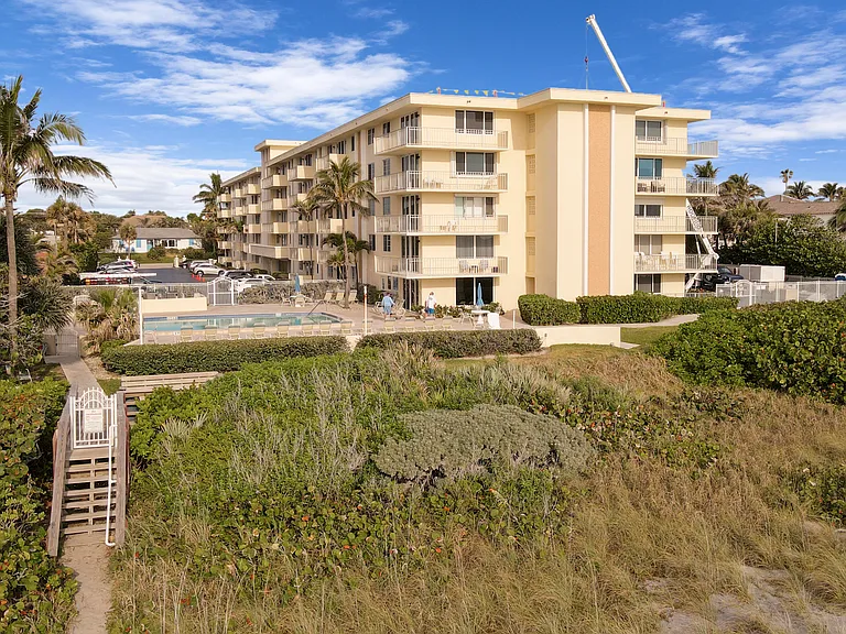 630 Ocean Dr #102 — Photo 24