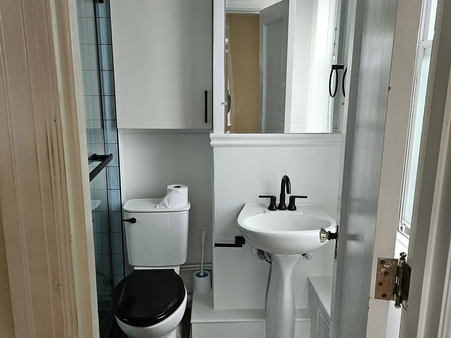 2305 Victoria Avenue — Photo 3