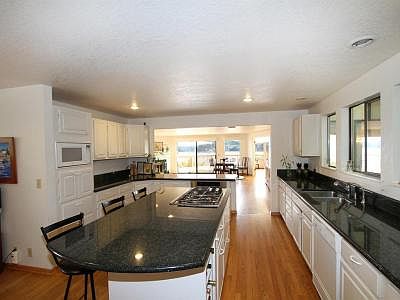 4th image of 3927 NE 157th Pl