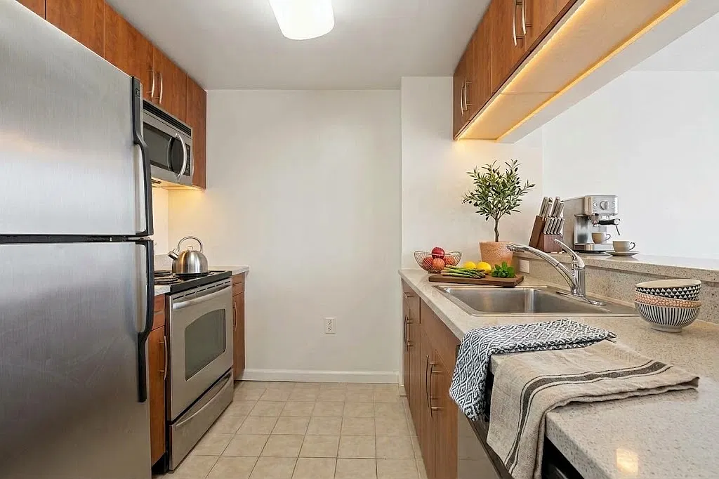 2 bed, 1100 sqft, $4,935 — Photo 3