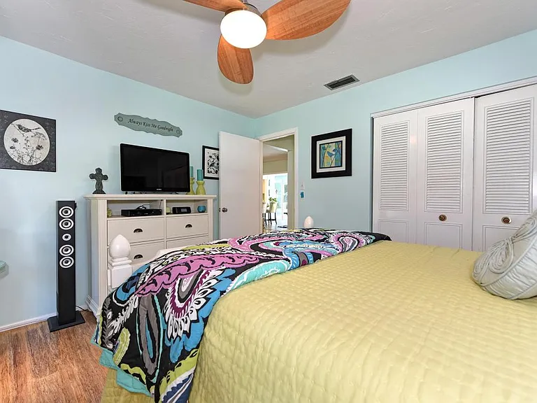 1912 40th St W — Photo 5