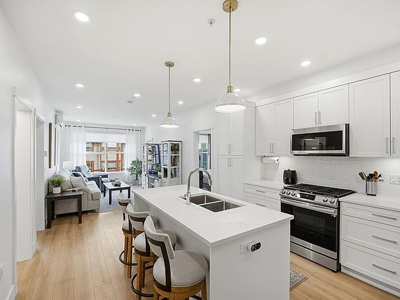 4th image of 11865 227th St #309