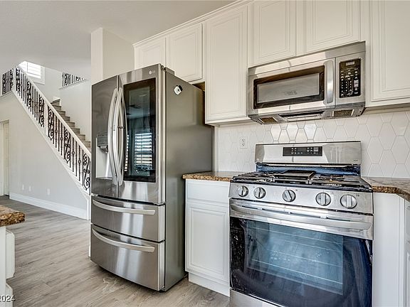 5th image of 636 Sunderland Ct