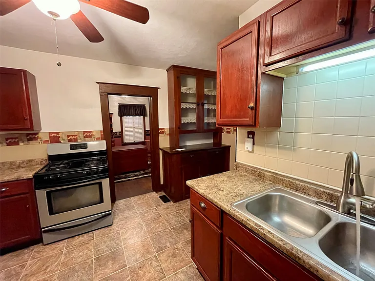 112 N Roosevelt Ave — Photo 22