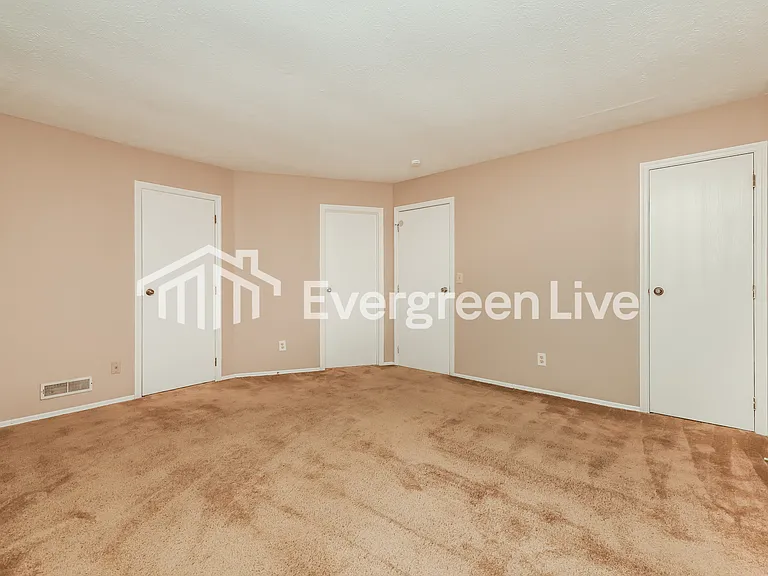 2465 Cross Village Dr — Photo 7
