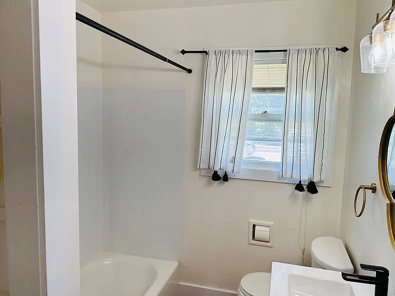 2038 Lewis Ave — Photo 10