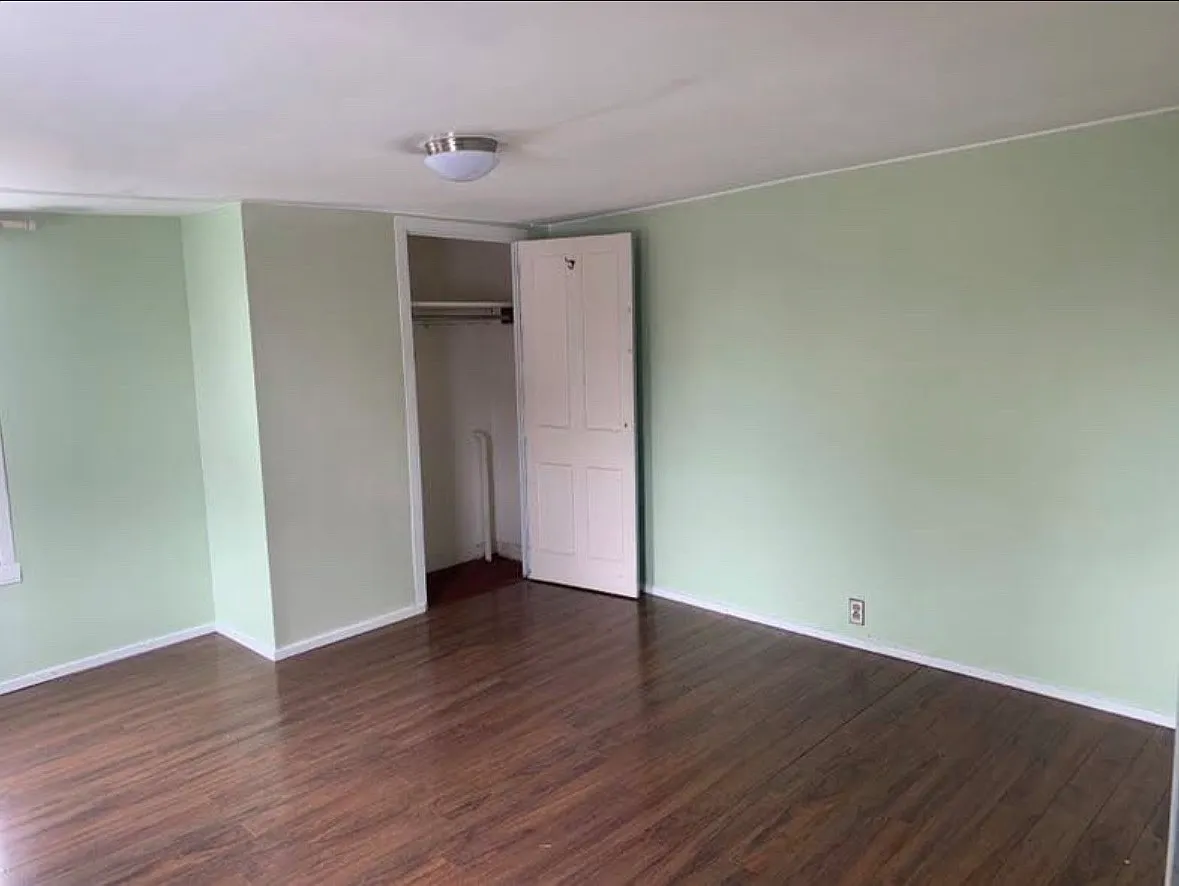 3734 Roland Ave — Photo 4