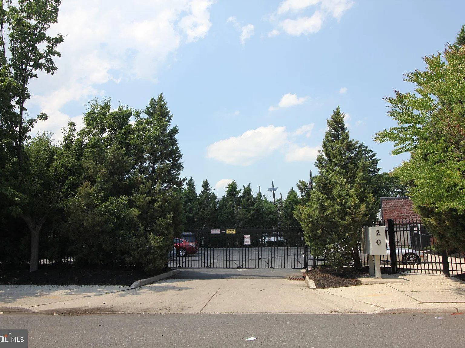 2 bed, 2.0 bath, 1157 sqft, $2,000 — Photo 4