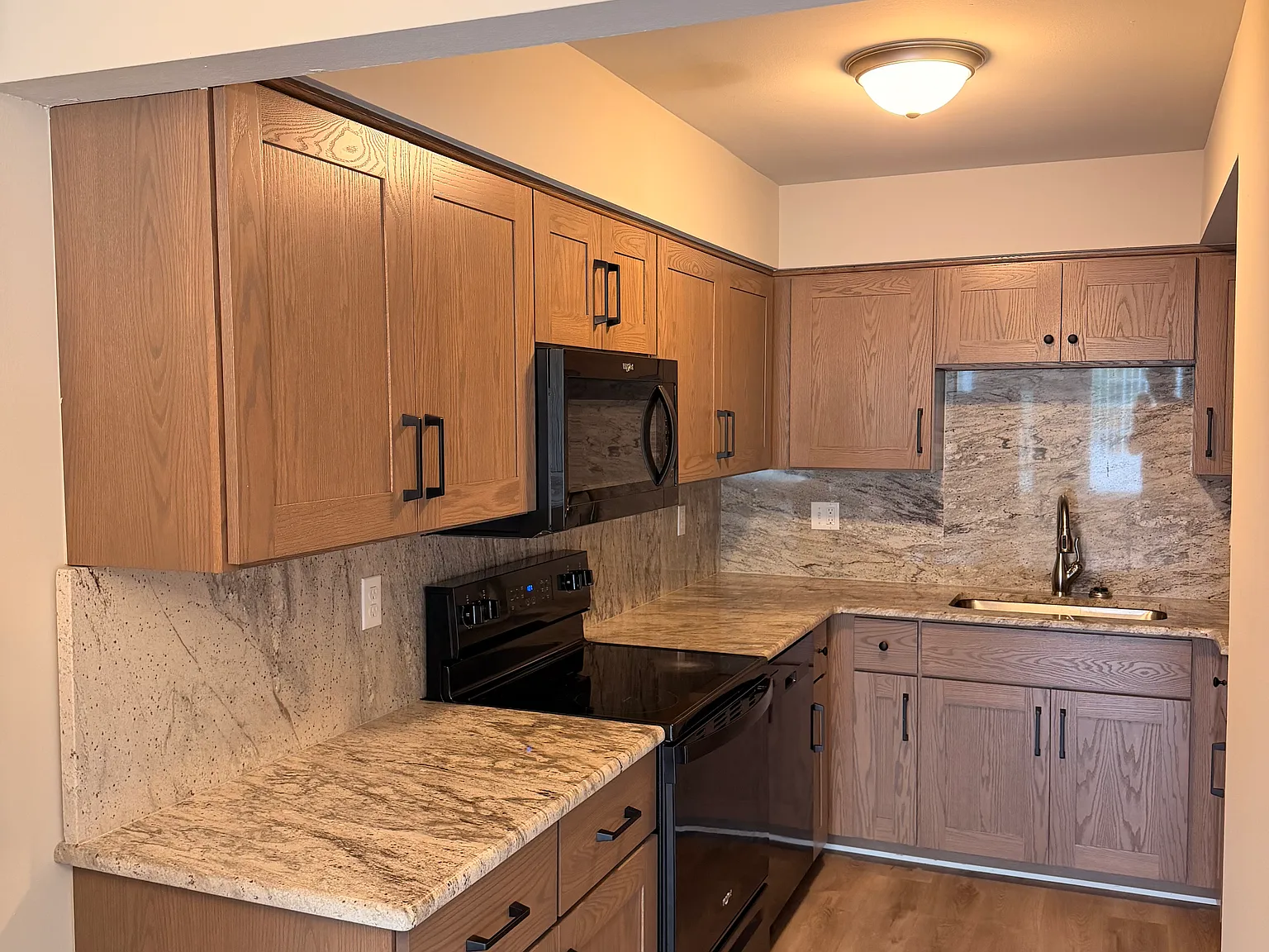 1 bed, 1000 sqft, $1,150 — Photo 4