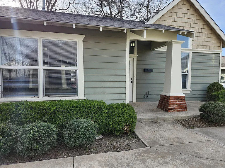 1212 NW 22nd St #1 — Photo 1