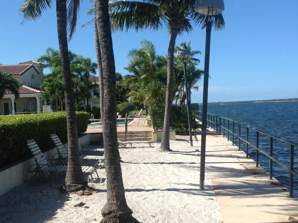 1040 Lake Shore Dr APT 105, Lake Park, FL 33403