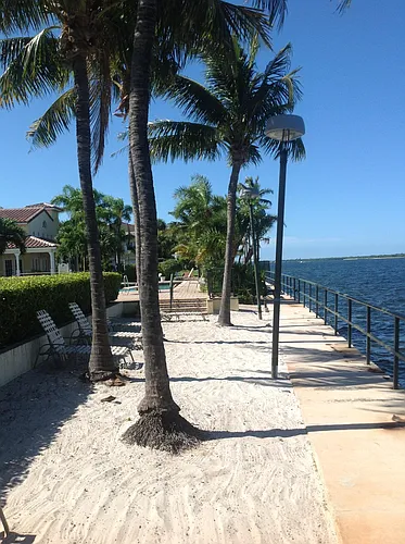 1040 Lake Shore Dr Photo 1