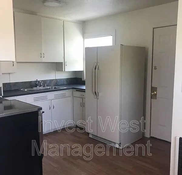 227 Cypress St — Photo 2