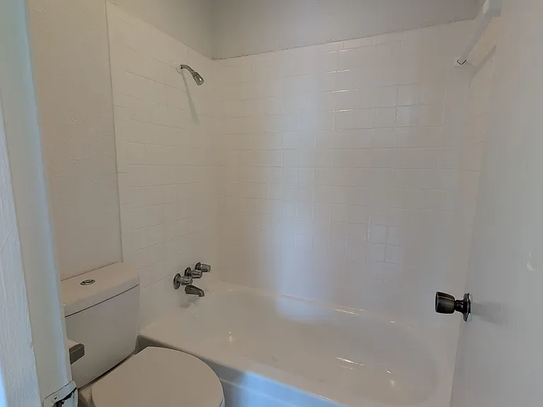 3737 Hillcroft Apartments — Photo 32