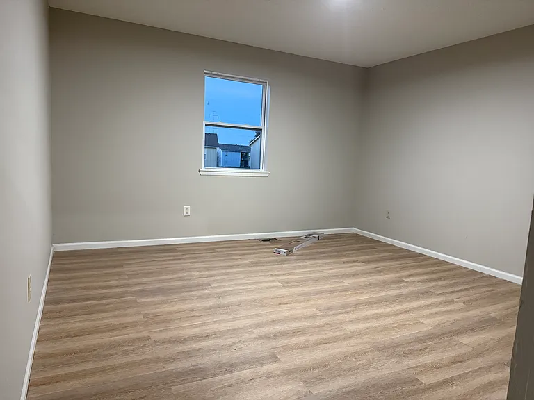 835 E Pinewood St — Photo 3