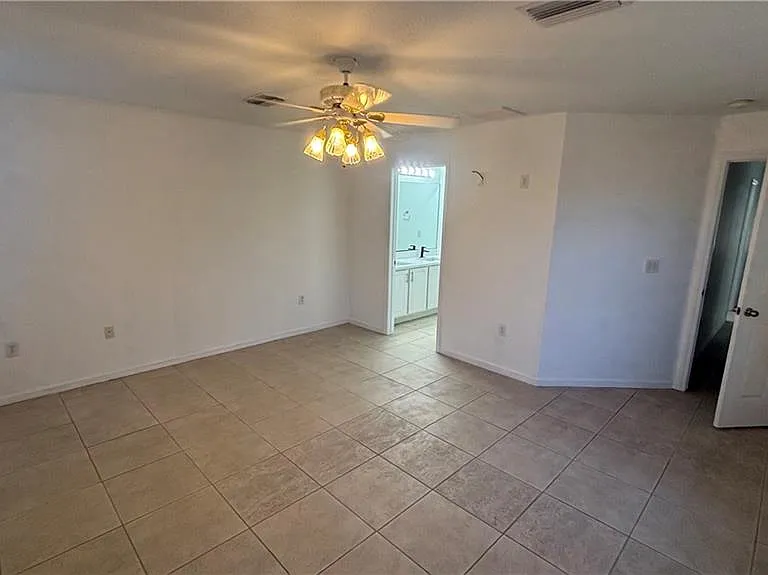 2435 NW 7th Ter — Photo 11