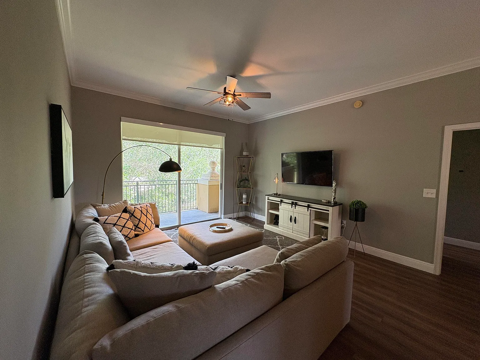 3 bed, 2.0 bath, 1479 sqft, $5,500 — Photo 3