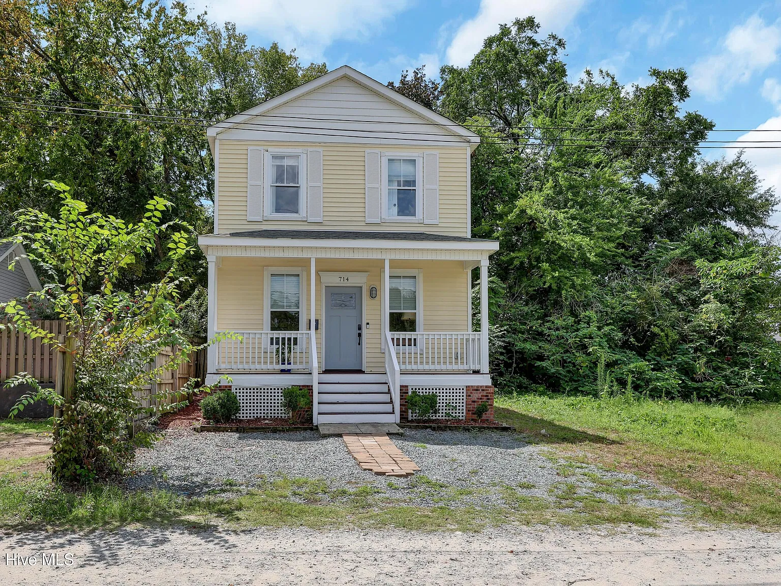 3 bed, 2.5 bath, $1,950 — Photo 2