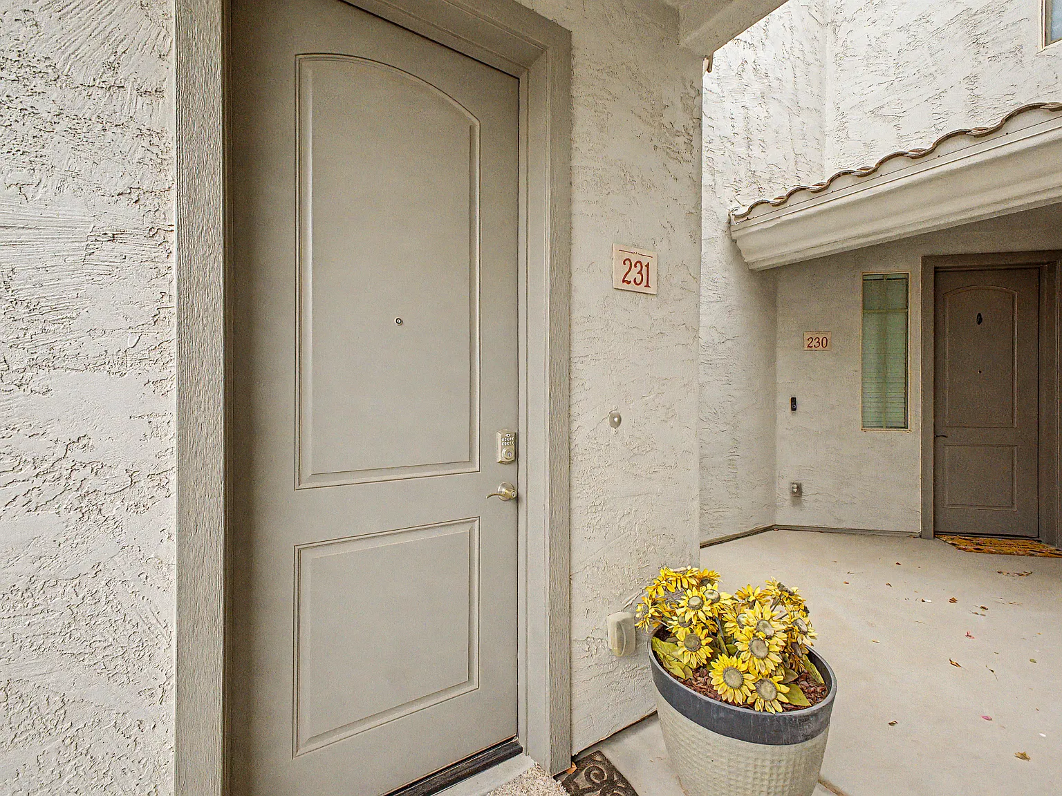 2 bed, 1319 sqft, $2,100 — Photo 3