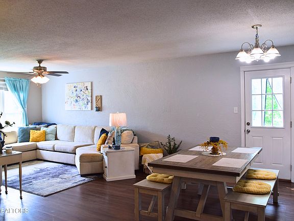 3rd image of 1756 Meadow Ridge Cir