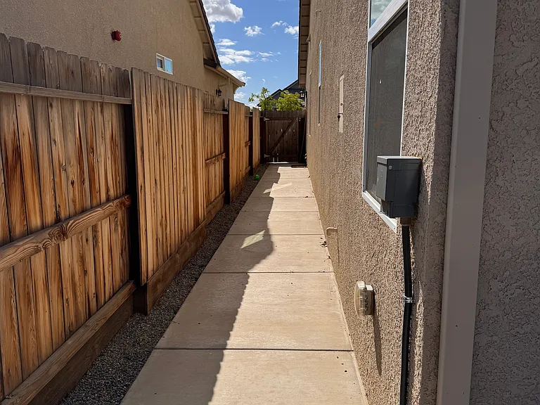 Summit Dr — Photo 23
