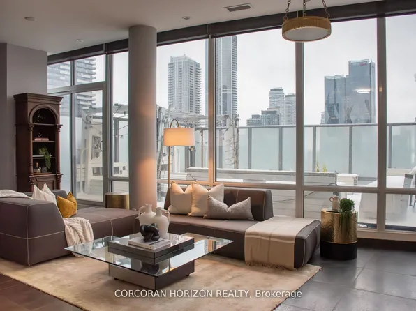 1 Market St #Penthouse 3301, Toronto, ON M5E 0A2