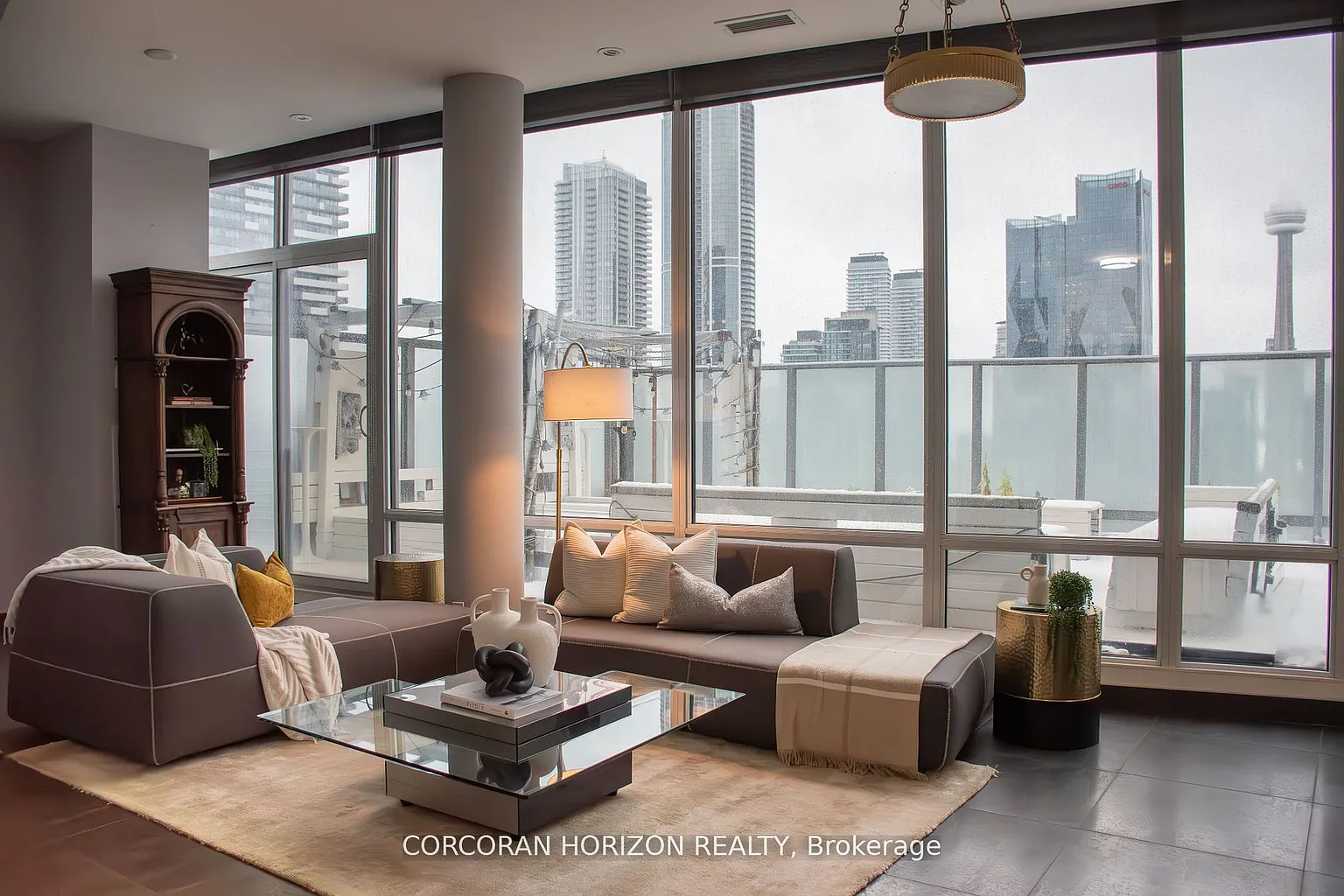 1 Market St #Penthouse 3301 photo 1