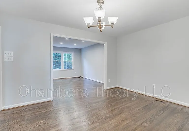 1003 Jennifer Ln — Photo 16
