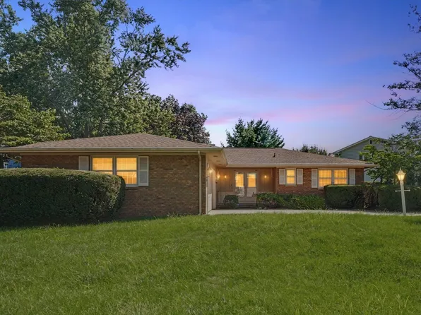 10 Greenfield Ct, Savoy, IL 61874