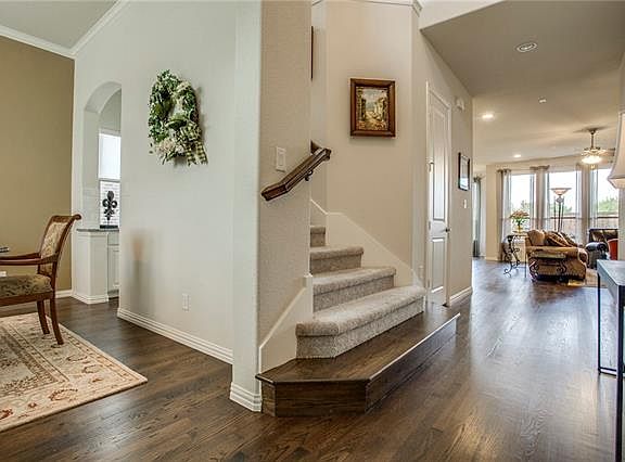 4th image of 2845 Edinburgh Dr
