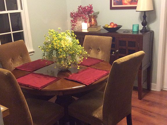 Eat-in kitchen/breakfast noo