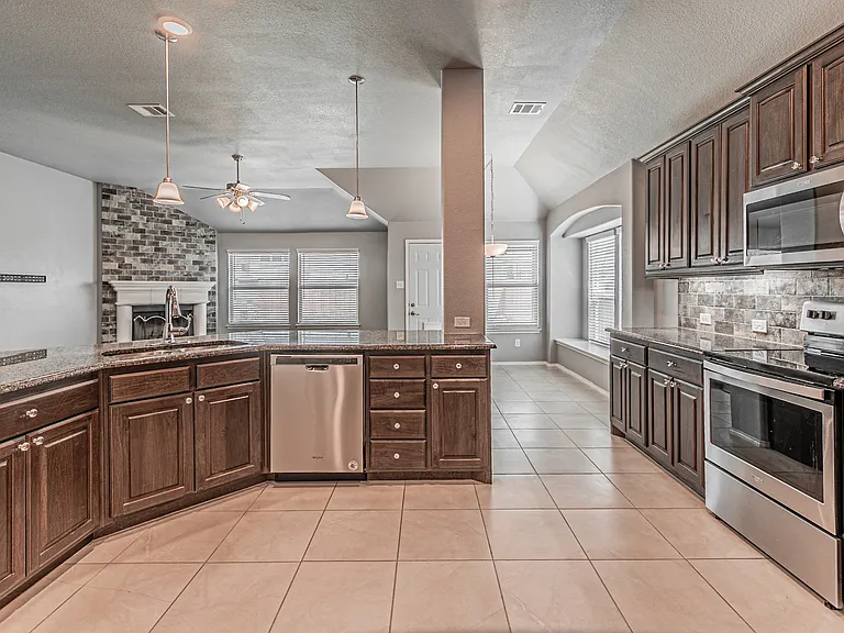 2553 Hadley St — Photo 12