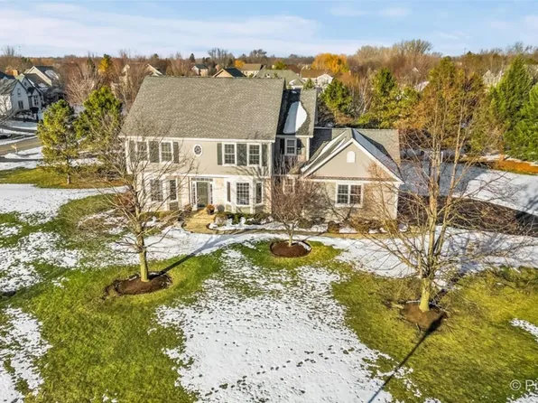 8980 Bardwell Ln, Crystal Lake, IL 60014