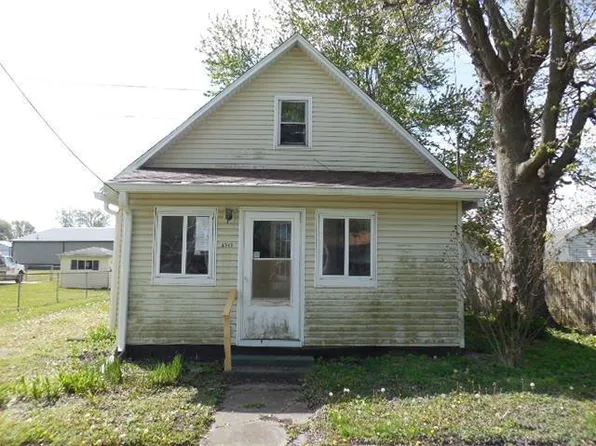 2717 Commercial Ave, Mattoon, IL 61938