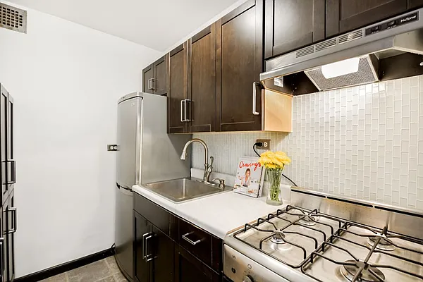 Sold by Compass | media 7