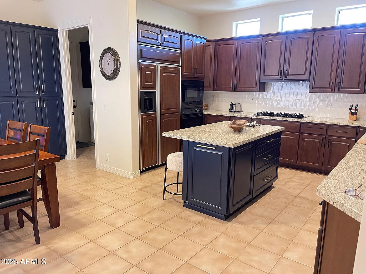 3 bed, 3.0 bath, 2137 sqft, $10,000 — Photo 4