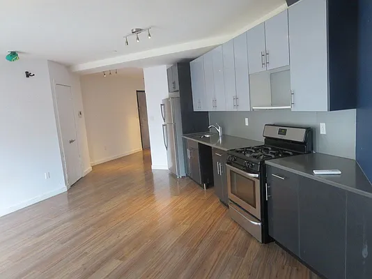 Rented by Eliaman Group, LLC | media 9