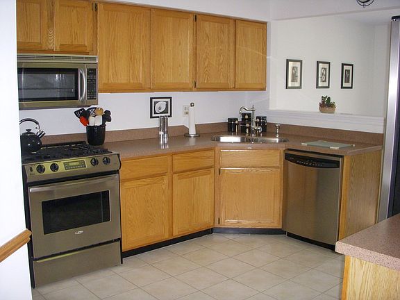 Kitchen includes all SS appliances!