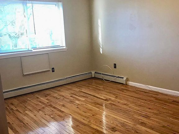 4th image of 2707 Gifford Ave
