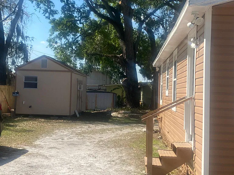 1810 Brack St — Photo 8