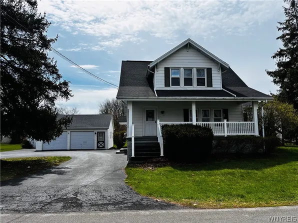 2898 Tallman St, Sanborn, NY 14132