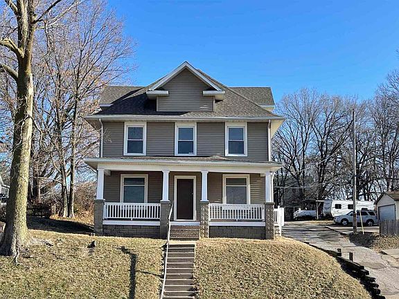 2nd image of 919 Leclaire St