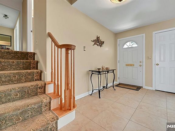 2nd image of 34 Eastbrook Dr